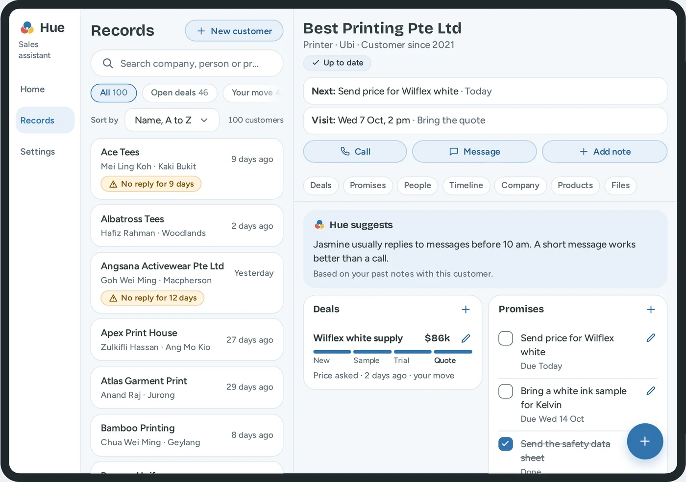 The customer record on a tablet, next to the list of customers: the next step, the visit, a suggestion from Hue, the deals and the promises.